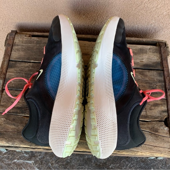 Nike Women’s React Escape Running Shoe - Picture 6 of 8